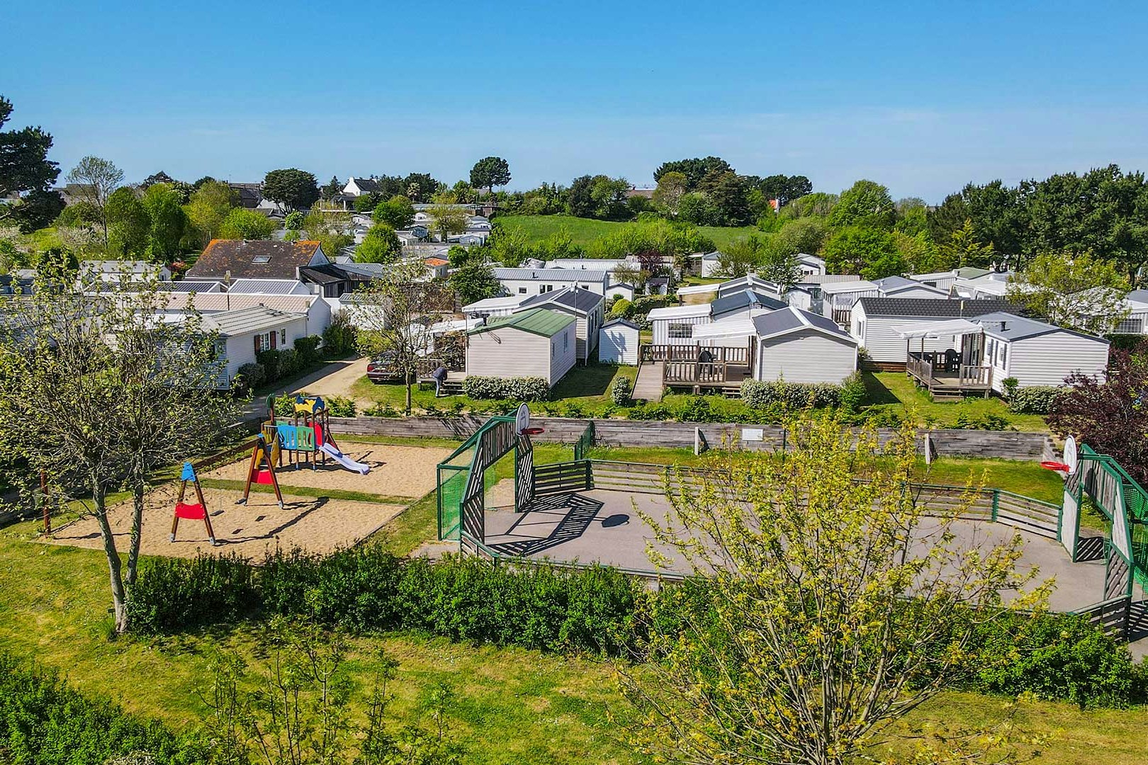Camping le  Dolmen  - Kinderspielplatz auf dem Campingplatz