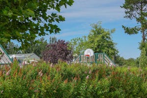 Camping le Dolmen - Sportplatz auf dem Campingplatz