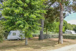 Camping le Dolmen - Standplätze auf dem Campingplatz