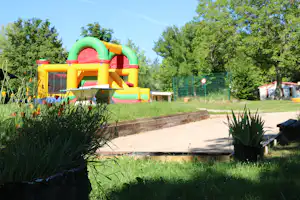 Camping Domaine de Mépillat - die aufblasbare Kinderwelt für die kleinen Gäste