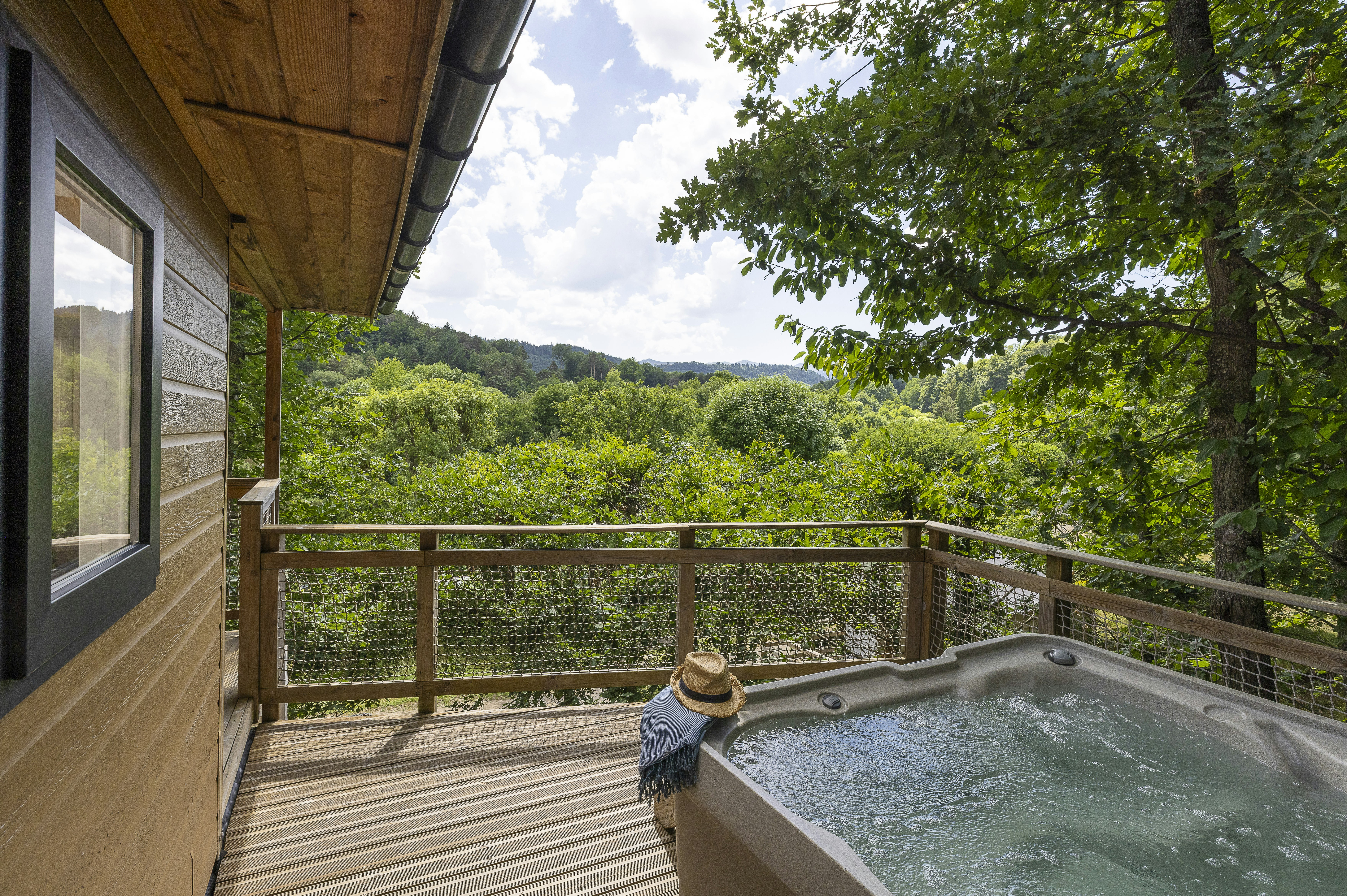 Camping Le Domaine Du Marais  - Mobilheim mit Terrasse auf dem Campingplatz