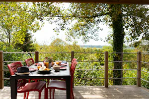 Yelloh! Village Le Fayolan - Mobilheim mit Terrasse auf dem Campingplatz