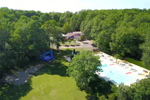 Camping Au Bois Dormant - Campingplatz aus der Vogelperspektive