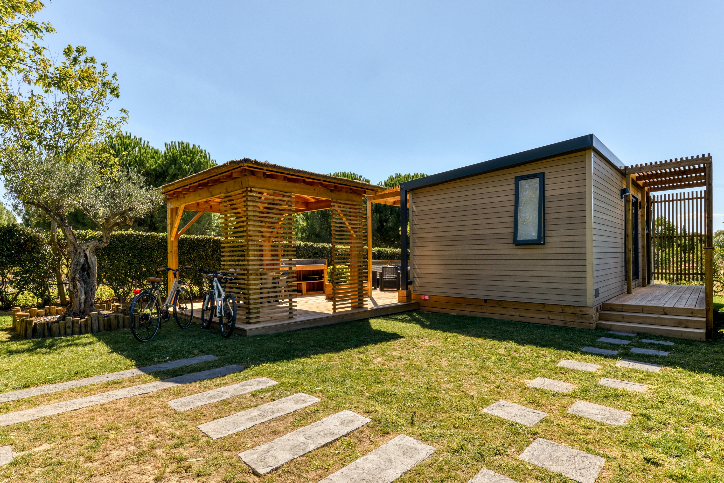 Camping Le Florida  - Mobilheim mit Terrasse auf dem Campingplatz