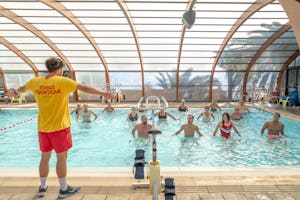 Camping Le Floride & l'Embouchure - Aquafitness im Freibad des Campingplatzes