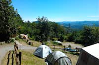 Camping Le Fonti - Zeltplatz mit Ausblick auf die Berge