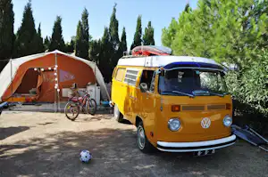 Camping Le Fun - Großer Stellplatz auf dem Campingplatz