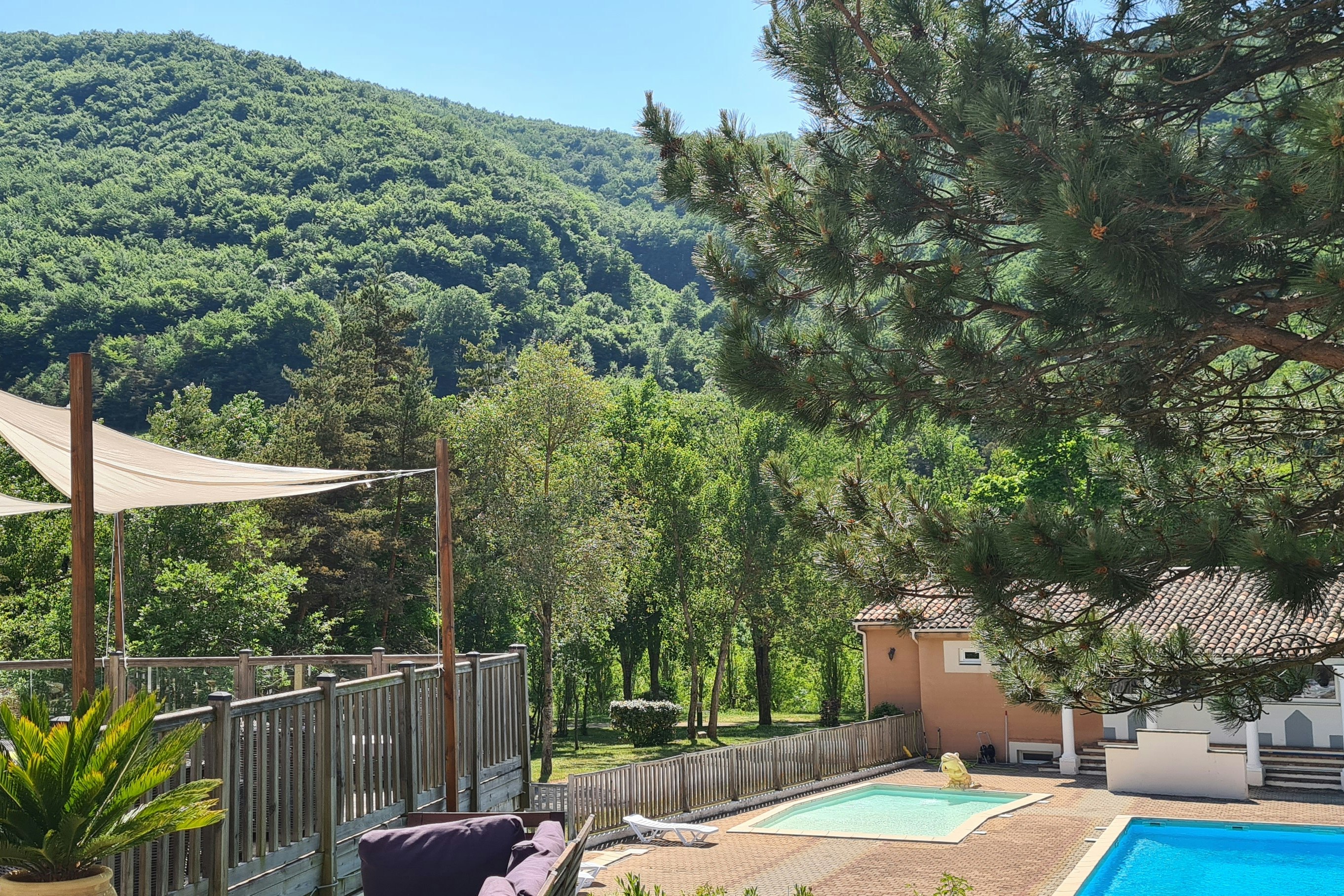 Camping Le Gallo Romain - Pool auf dem Campingplatz