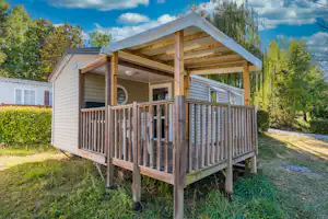 Camping le Grand Cerf - Mobilheim mit Veranda auf dem Campingplatz