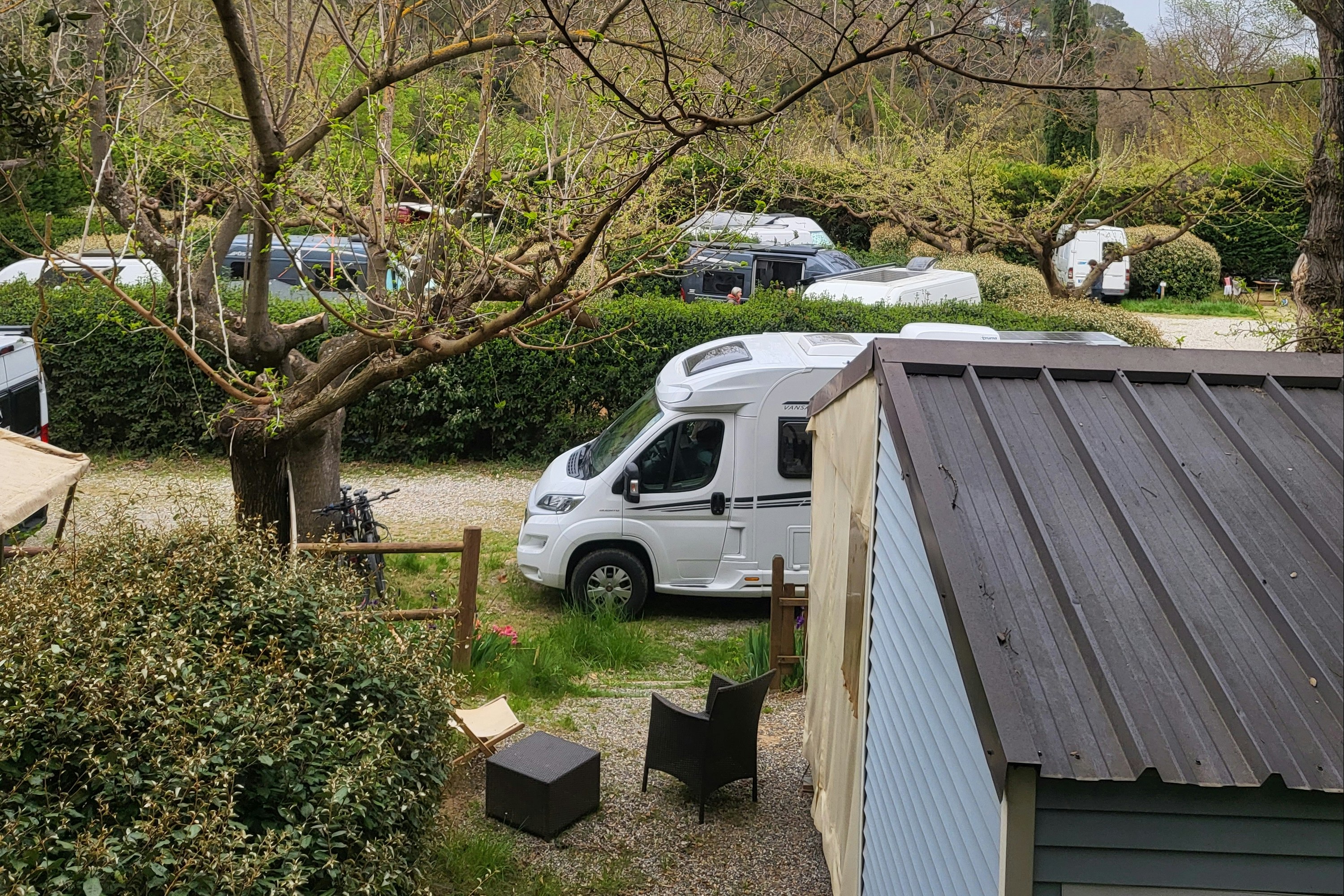 Camping Le Grand Jardin - Blick auf die Standplätze des Campingplatzes