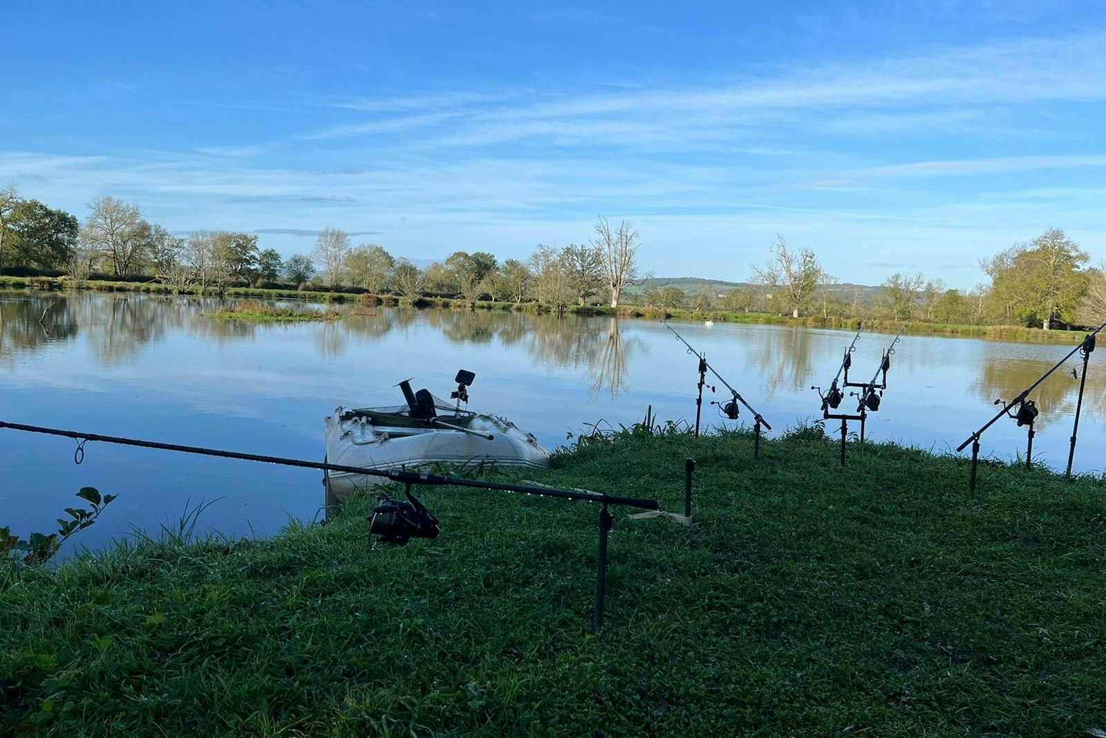 Camping Le Hameau des Champs - Angelstellen im Fluss am Campingplatz