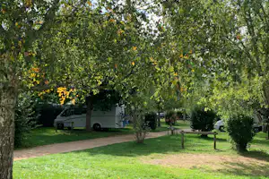 Camping Le Hameau des Champs - Stellplätze mit Stromanschluss