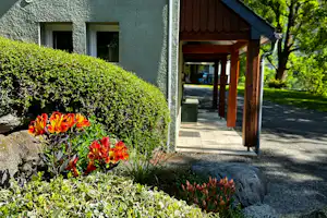 Camping Le Hounta - Außenansicht des Sanitärgebäudes
