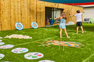 Yelloh! Village Le Jard Camping Le Jard - Bogenschießen als Freizeitaktivität auf dem Campingplatz