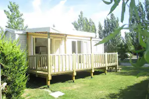 Domaine Le Jardin du Marais - Mobilheim mit Veranda auf dem Campingplatz