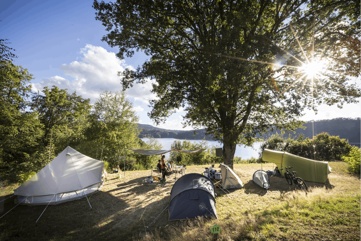Huttopia Lac de Siauve  Camping Le Lac de la Siauve - Zeltplätze im Grünen