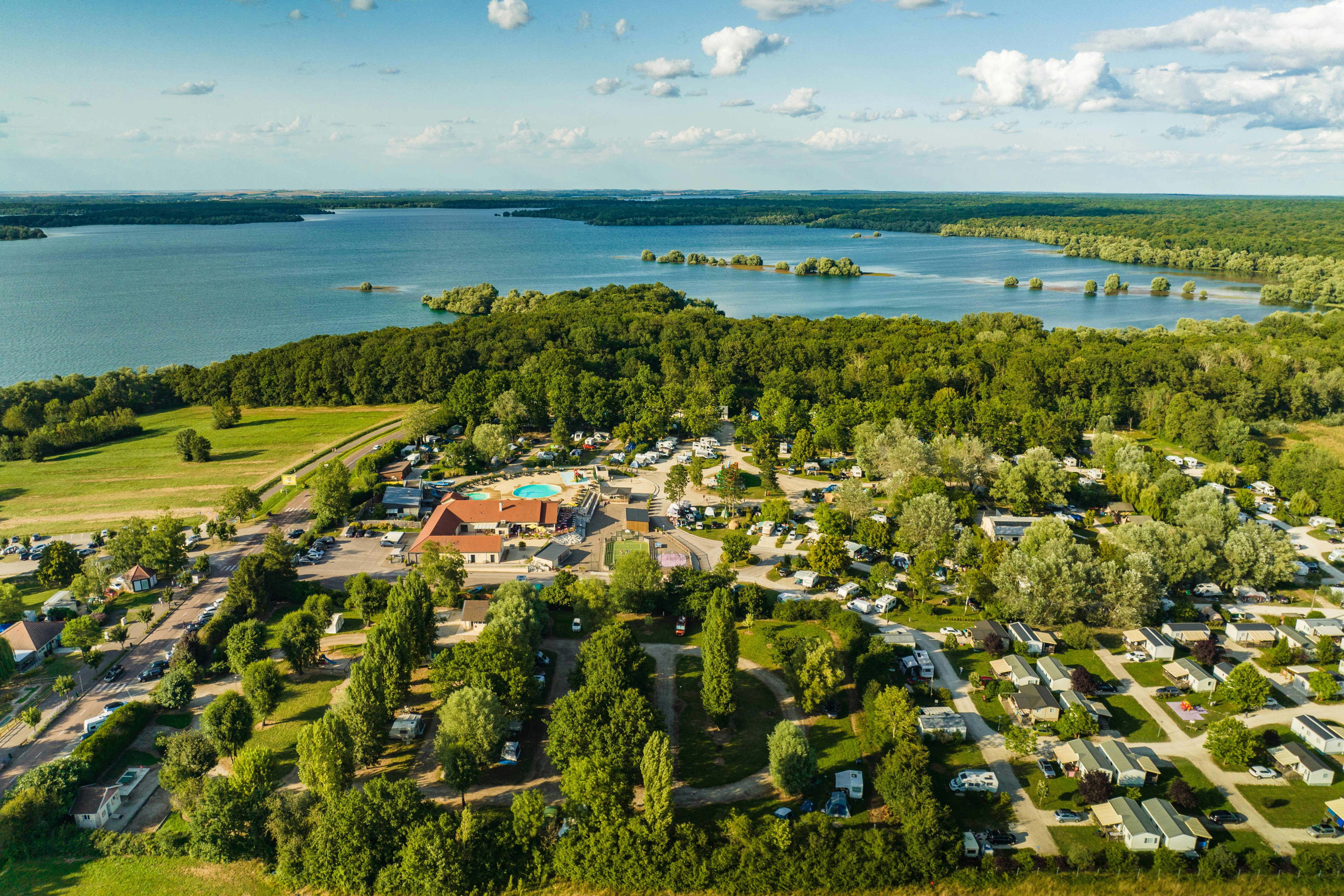 Camping Le Lac d'Orient  - Campingplatz aus der Vogelperspektive