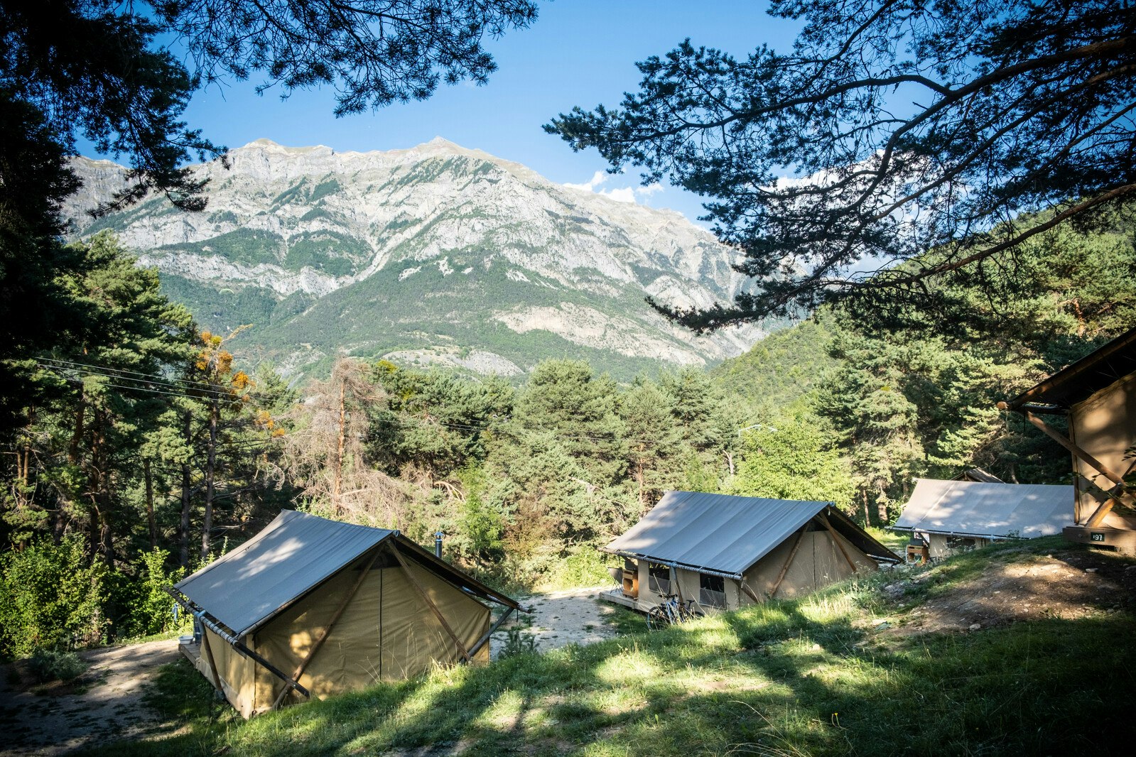 Huttopia Lac de Serre-Ponçon - Glamping-Zelte mit Blick auf die Berge