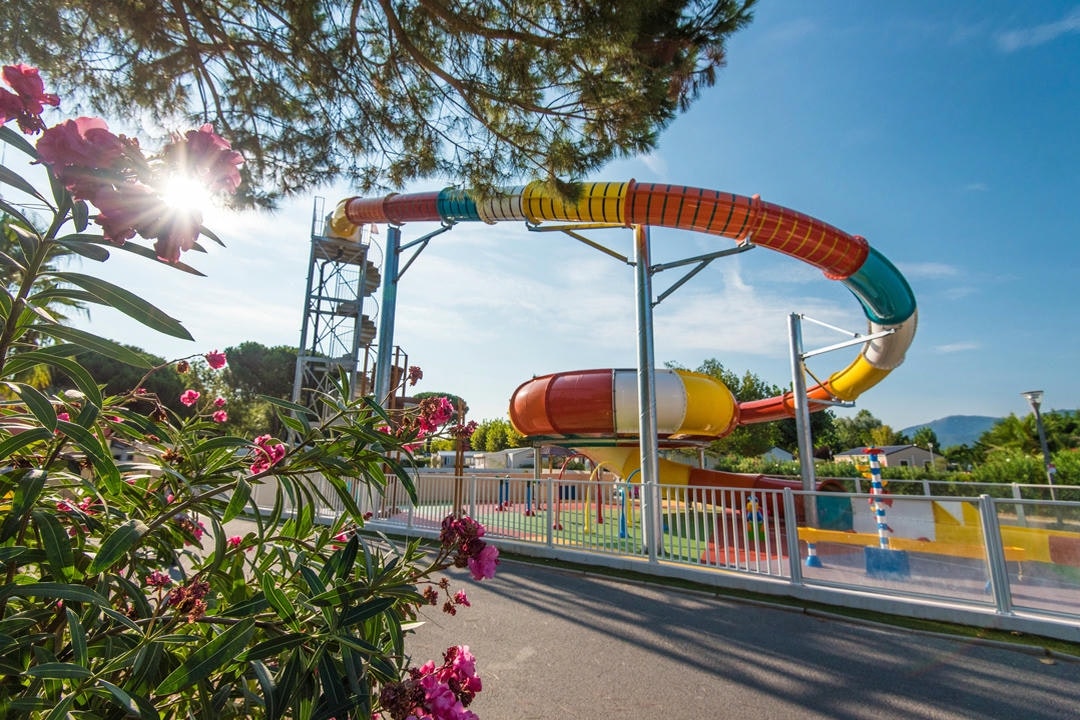 Camping Club MS Le Littoral  Camping Club Littoral  - Rutschen im Wasserpark des Campingplatzes