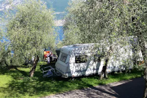 Camping le Maior - Wohnmobilstellplatz mit Blick auf den Gardasee