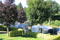 Camping Le Manoir de Pen-ar-Steir - Wohnwagen auf Zeltstellplatz-