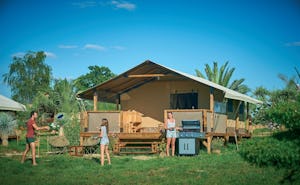 Camping La Bohème Camping Le Manoir - Glamping-Zelte auf dem Campingplatz