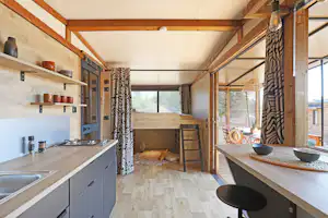 Camping Le Marais Sauvage - Innenansicht eines Mobilheims auf dem Campingplatz