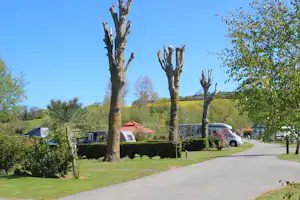 Camping le Marqueval - Wohnwagen- und Zeltstellplatz im Grünen auf dem Campingplatz