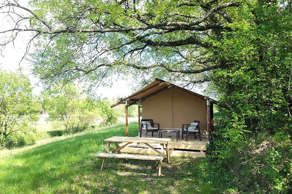 Camping Le Mas Cauvy  - Mobilheim mit Terrasse auf dem Campingplatz