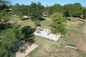 Camping Le Mas Sud Ardèche - Kinderspielplatz auf dem Campingplatz