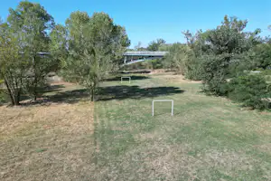 Camping Le Mas Sud Ardèche - Fußballwiese auf dem Campingplatz