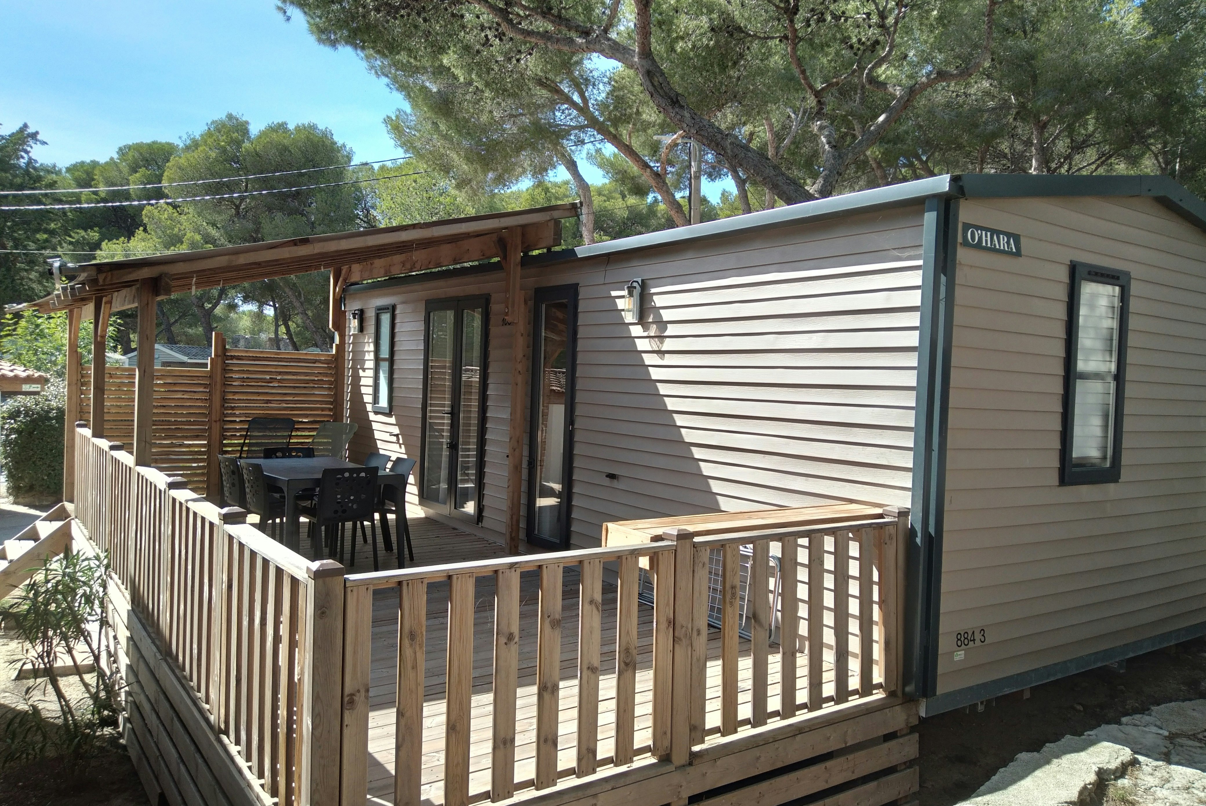 Camping Le Mas  - Mobilheim mit Terrasse auf dem Campingplatz