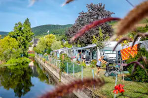 Camping Le Médiéval - Standplätze auf dem Campingplatz