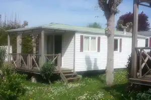 Camping Le Mondou - Mobilheim vom Campingplatz mit Veranda