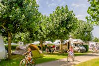 Camping Le Monlôo - Zelt- und Stellplätze im Grünen