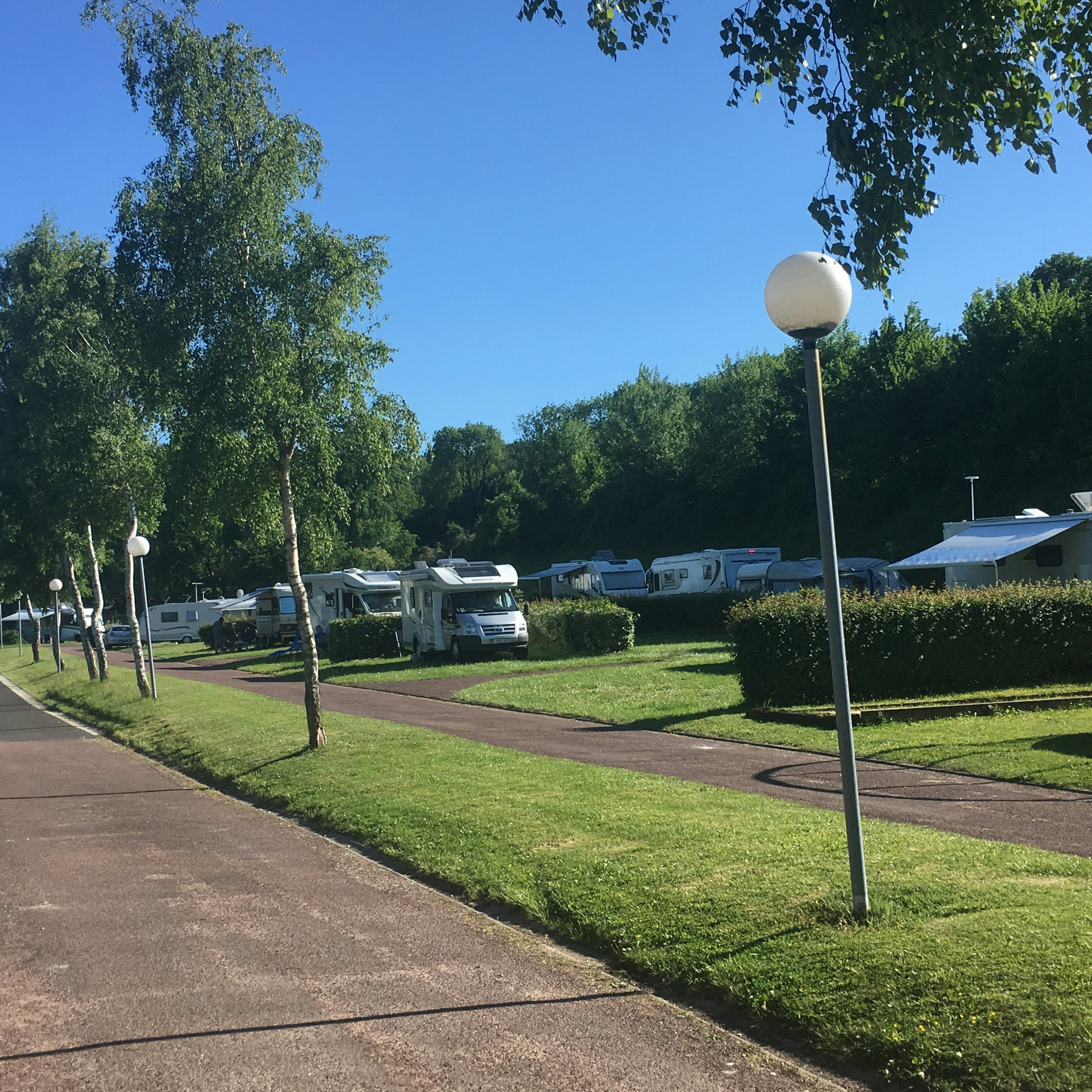 Camping Le Mont Joli Bois - Standplätze auf dem Campingplatz
