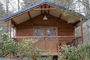Camping Le Montagnou - Chalet mit Blick auf die Berge