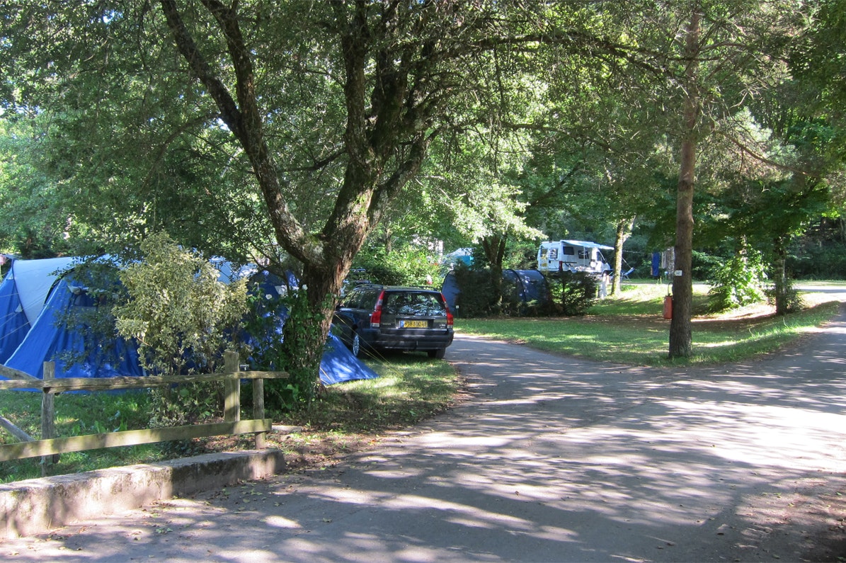 Camping Le Moulin de David - Standplätze im Grünen auf dem Campingplatz