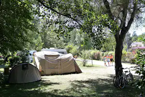 Campin le Moulin de Mellet - Stell- und Zeltplätze vom Campingplatz im Grünen