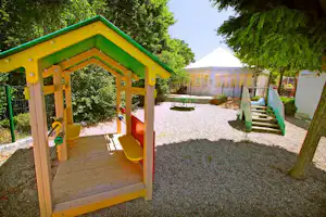 Camping Le Moulin de Sainte Anne Camping Le Moulin de Ste. Anne - Kinderspielplatz auf dem Campingplatz