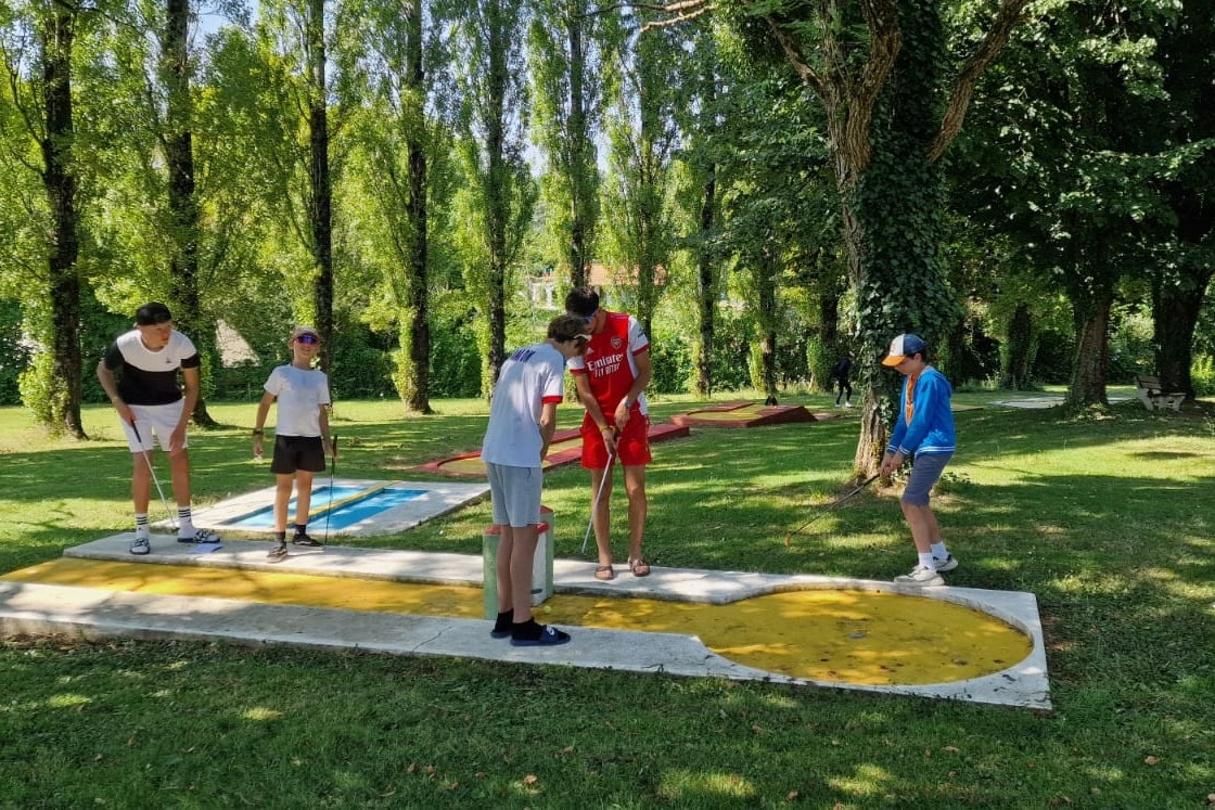 Camping Le Moulin des Effres  - Minigolfanlage auf dem Campingplatz