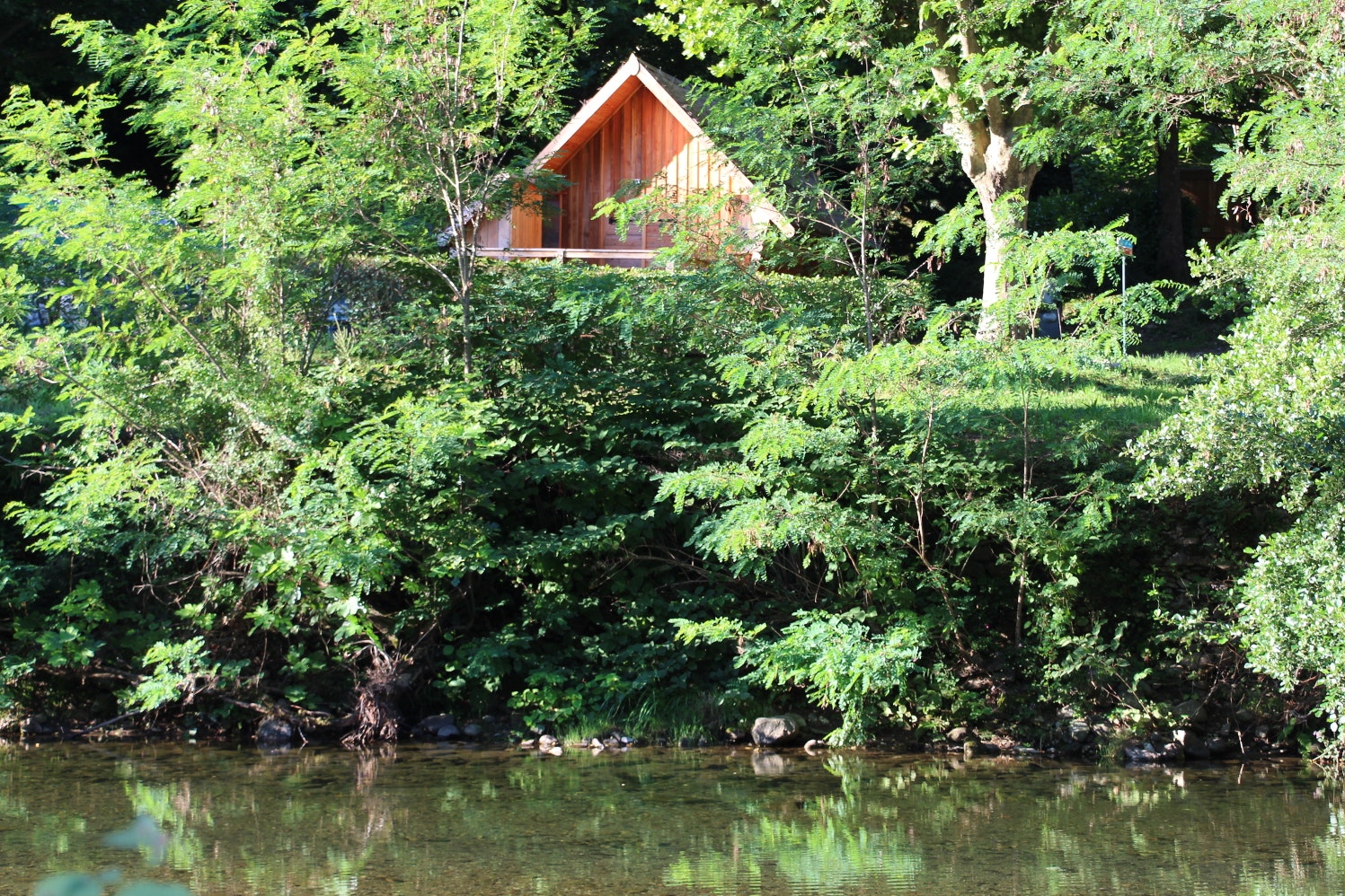 Camping Le Moulin du Luech - Mobilheim mit Blick auf den Fluss