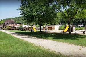Camping Le Moulin du Roch - Spielplatz vom Campingplatz im Grünen
