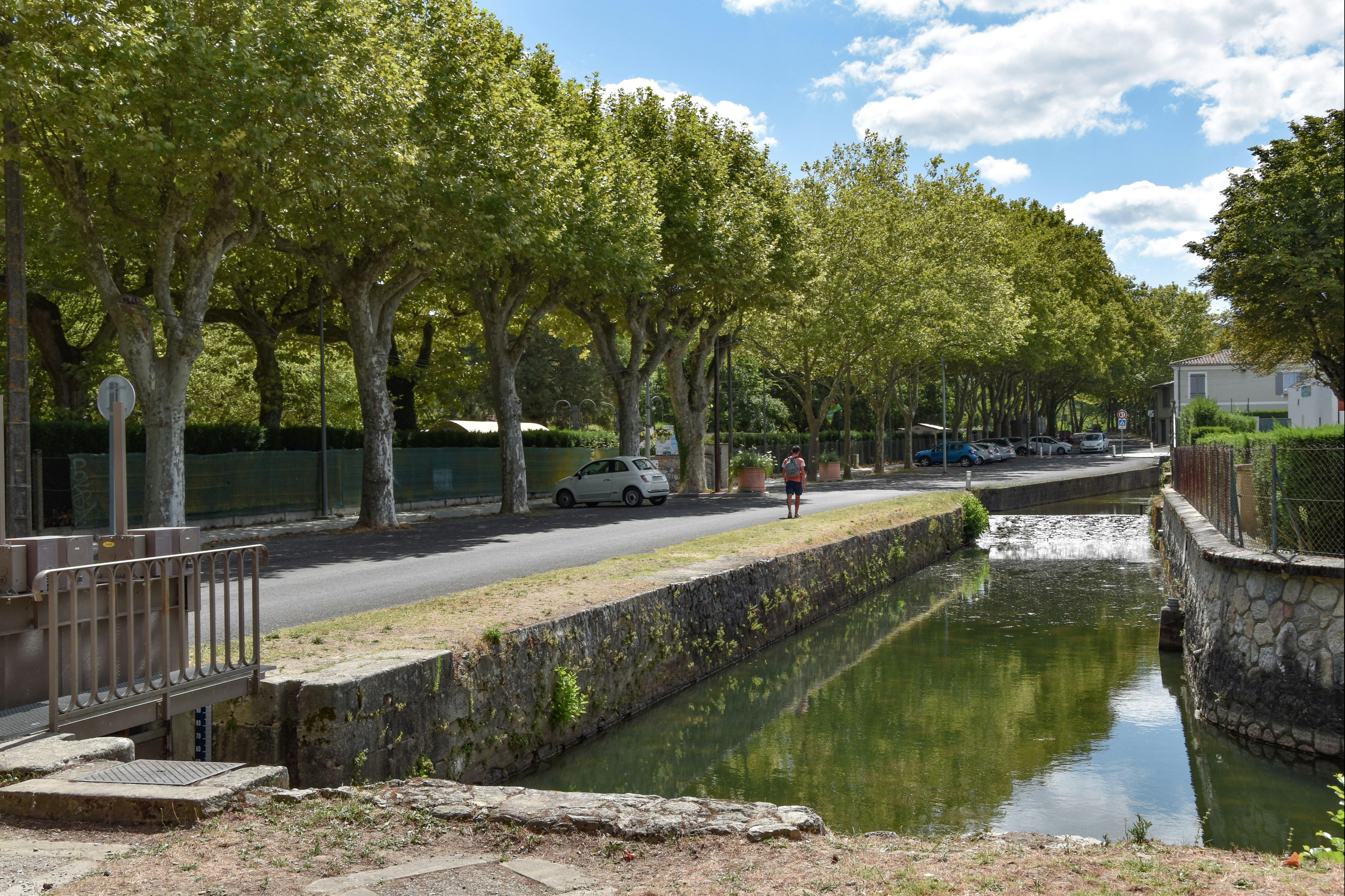Camping Le Moulin du Roy - Blick auf den Campingplatz am Fluss