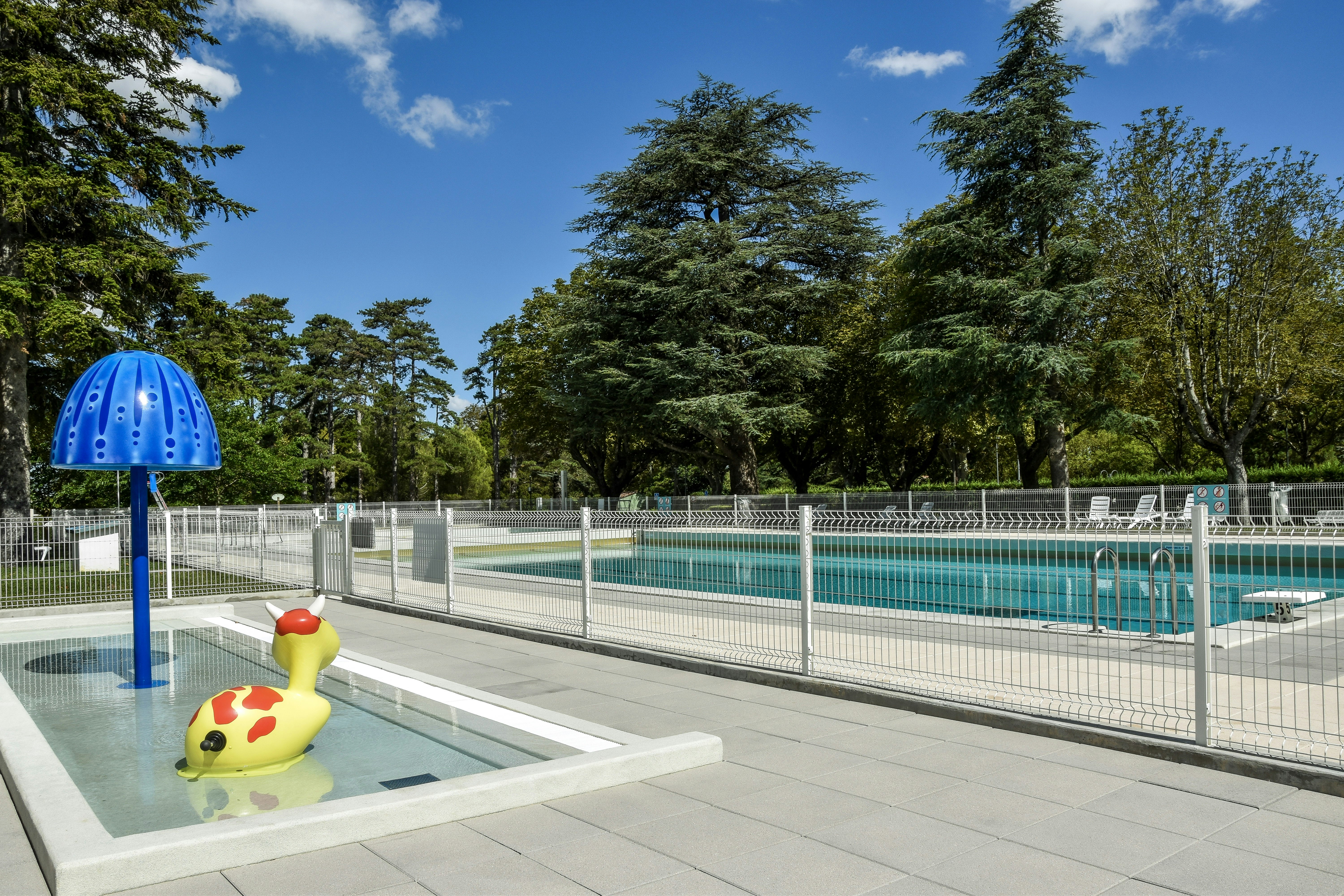 Camping Le Moulin du Roy - Pool im Freien mit Kinderbereich