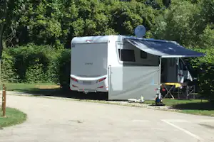 Camping Le Paquier Fané - Wohnwagenstellplätze im Grünen auf dem Campingplatz