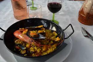 Camping Le Paradis - Hausgemachte Speisen im Restaurant auf dem Campingplatz