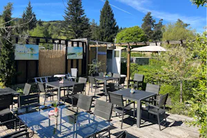 Camping le Paradou - Restaurant mit Terrasse auf dem Campingplatz