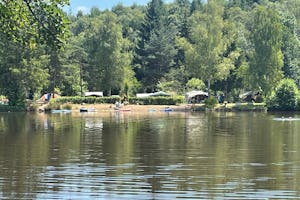 Camping le Paradou - Blick auf den See am Campingplatz