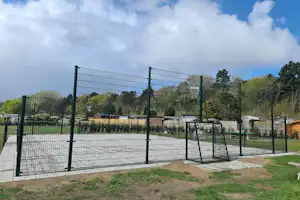 Camping Le Parage - Sportplatz auf dem Campingplatz